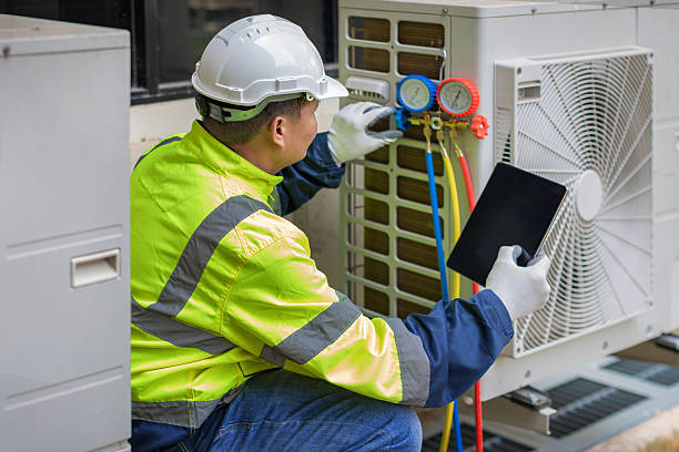 Professional Hvac technician working in Ebro, FL